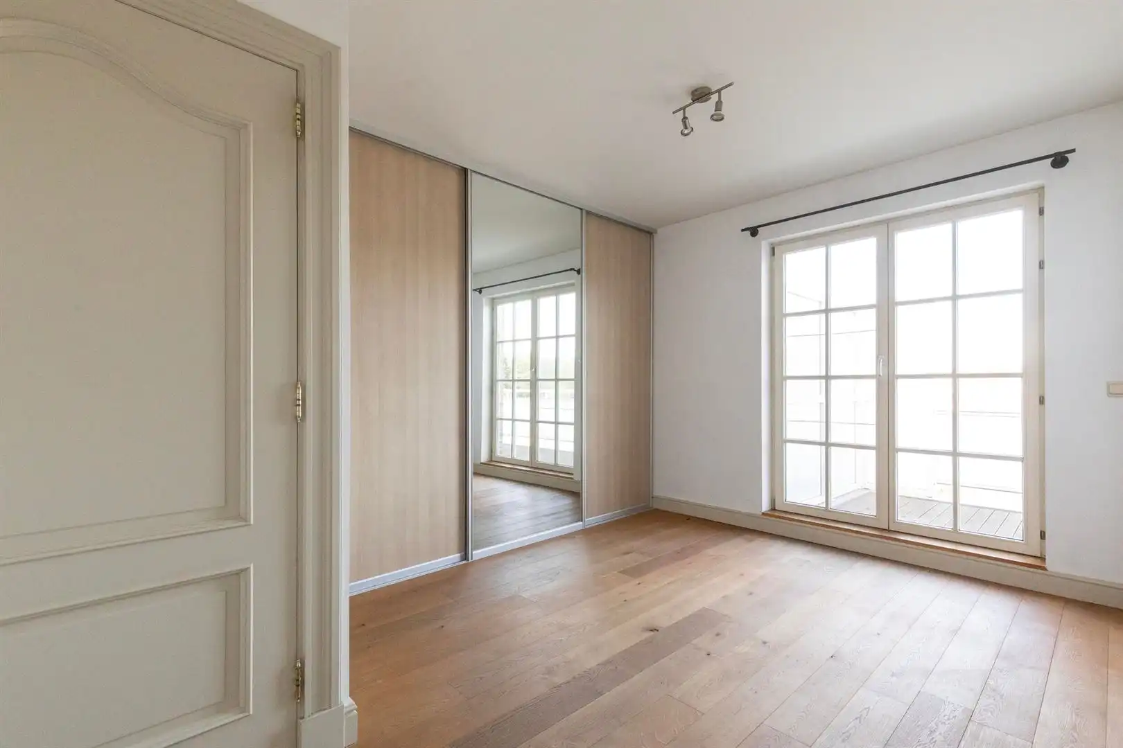 Luxueus, charmant en ruim appartement met P foto 11