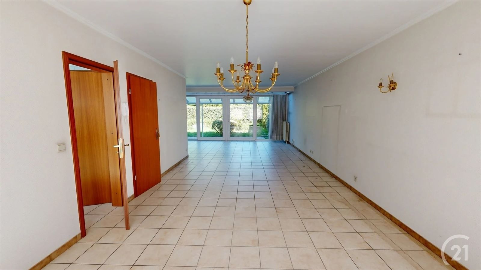Lichtrijke woning met tuin en garage foto 12