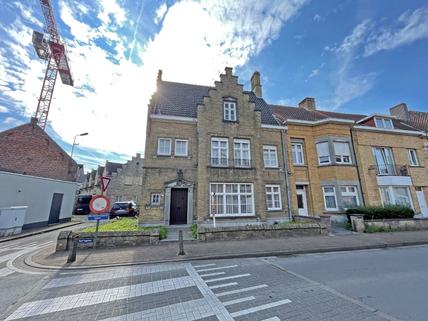 Ruime woning  pal in het centrum van Veurne foto 2