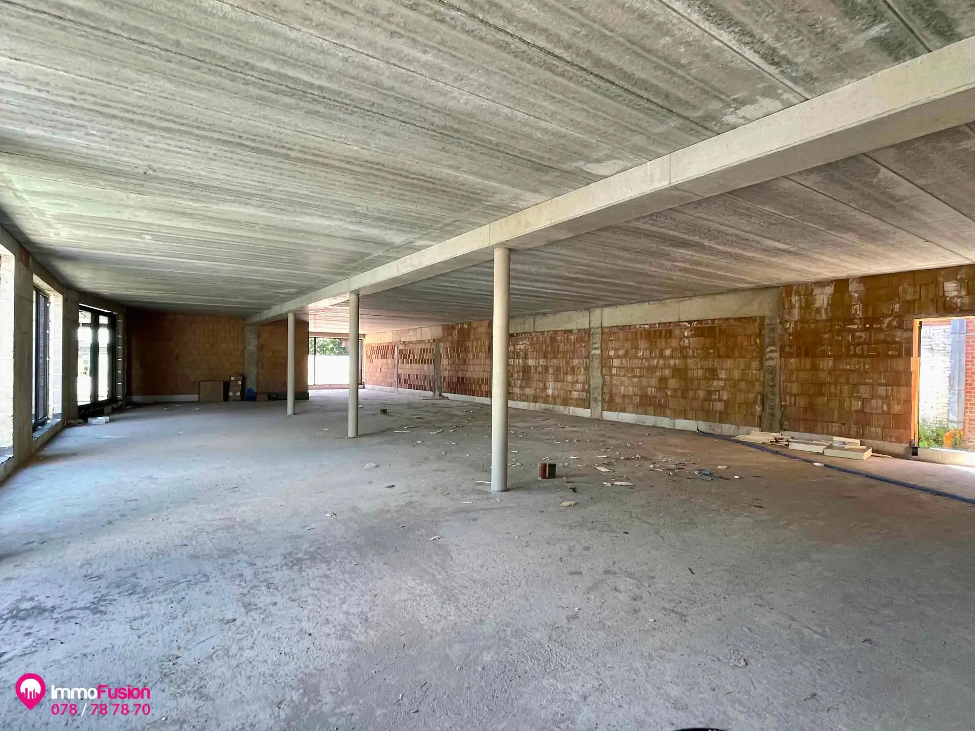 Uitzonderlijke handelsruimte van circa 460 m² met parking! foto 9