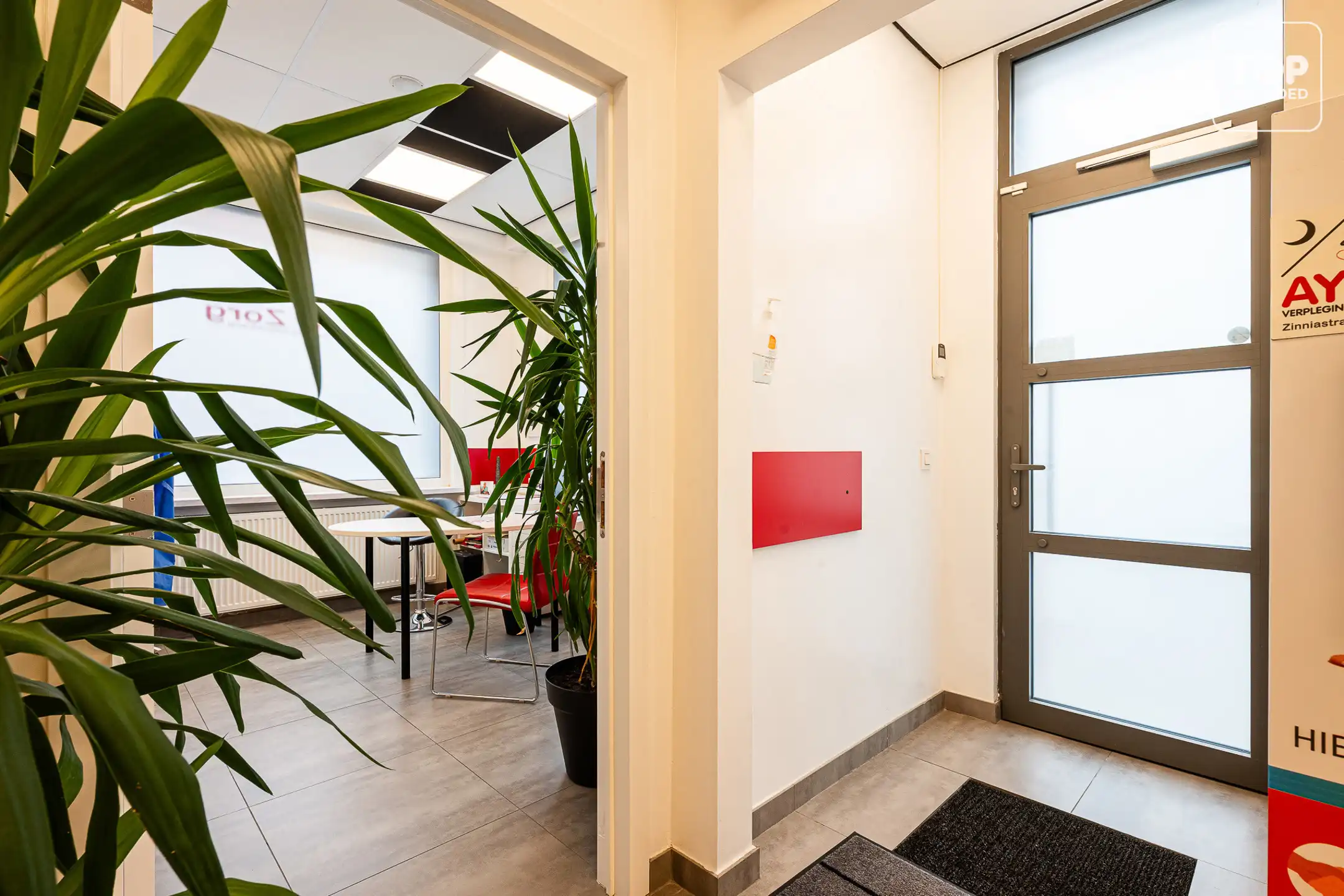 Opbrengsteigendom met polyvalente ruimte + 2slpk appartement foto 3