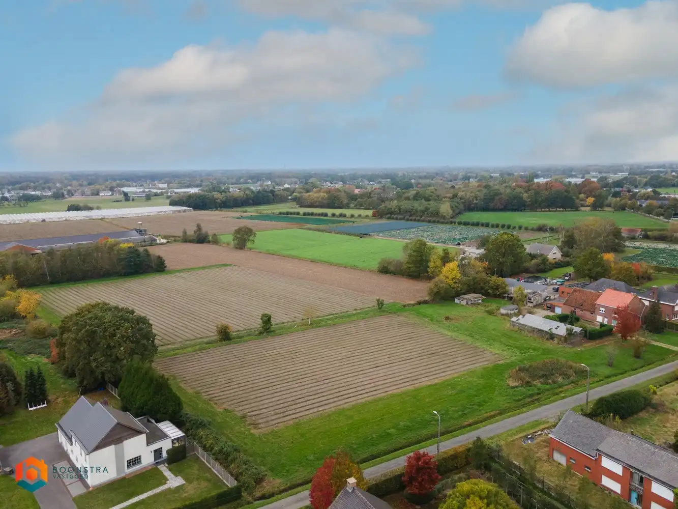Landelijke woning met 5 slpkrs en bijgebouw op 1 ha te Putte foto {{pictureIndex}}