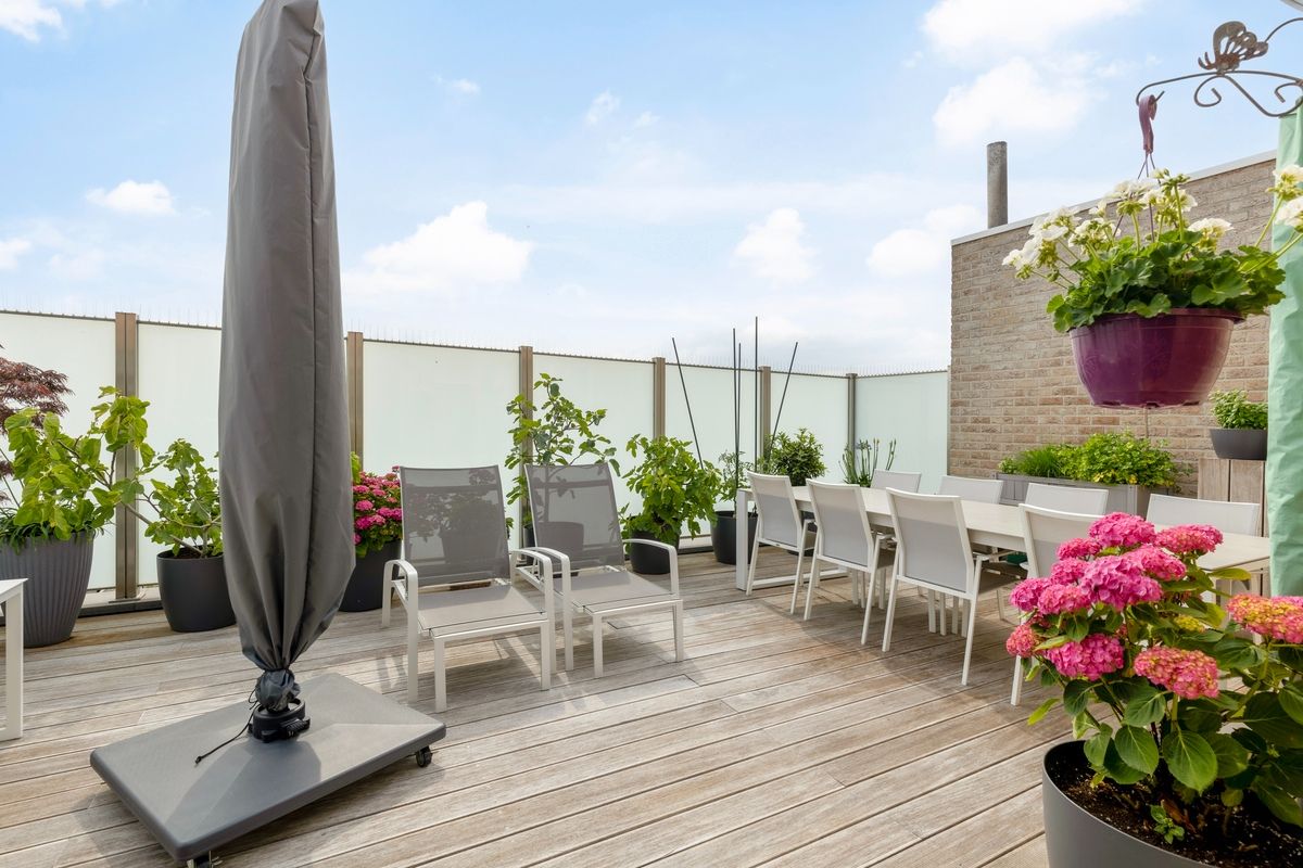 Luxe appartement met zonnig terras en dubbele garage foto 18