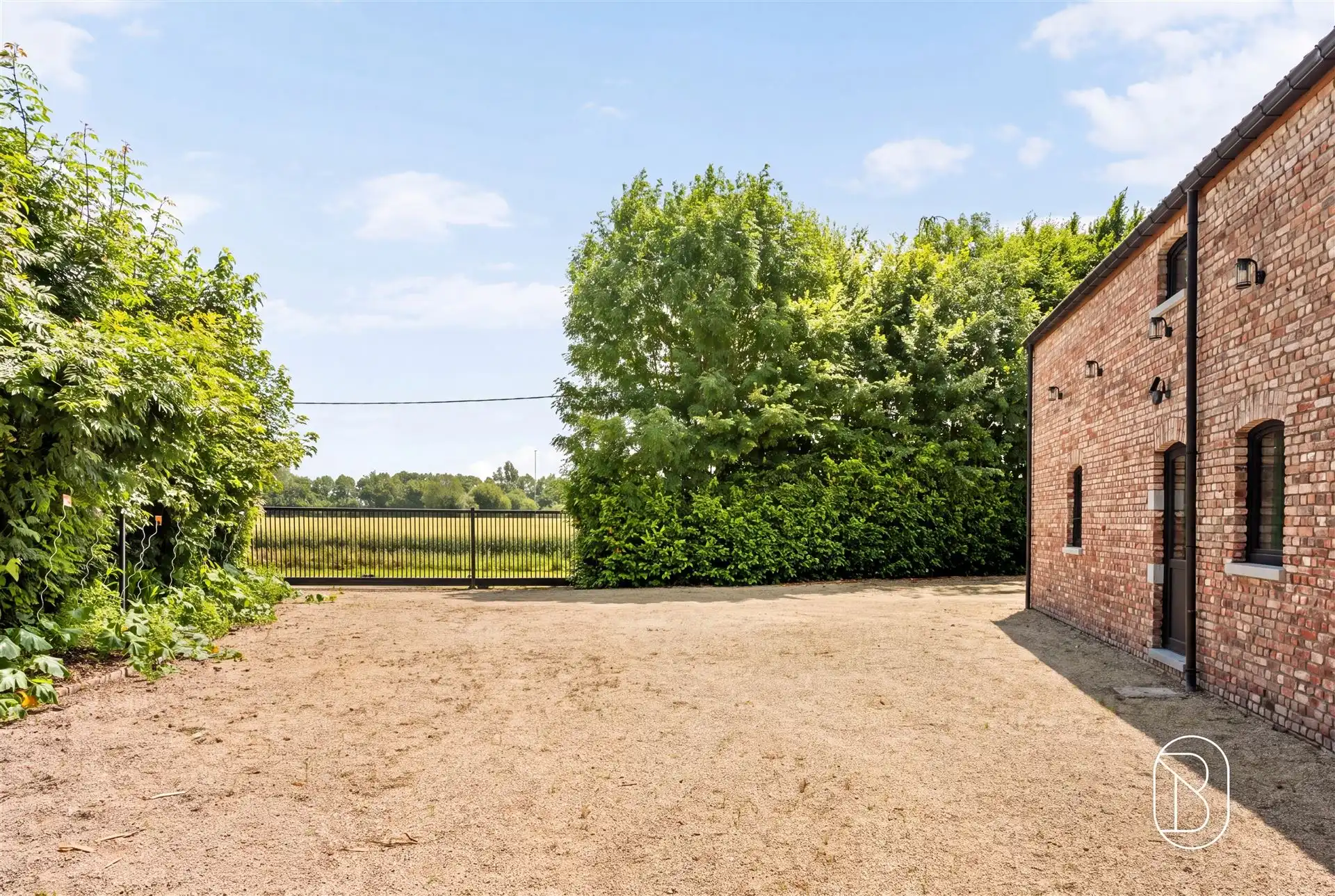 Uitzonderlijke af te werken villa woning op 5.600 m² foto 5