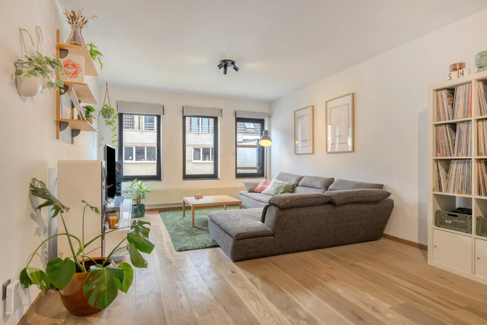 Instapklare bel-etagewoning met dubbele garage en tuin in het centrum van Retie foto 5