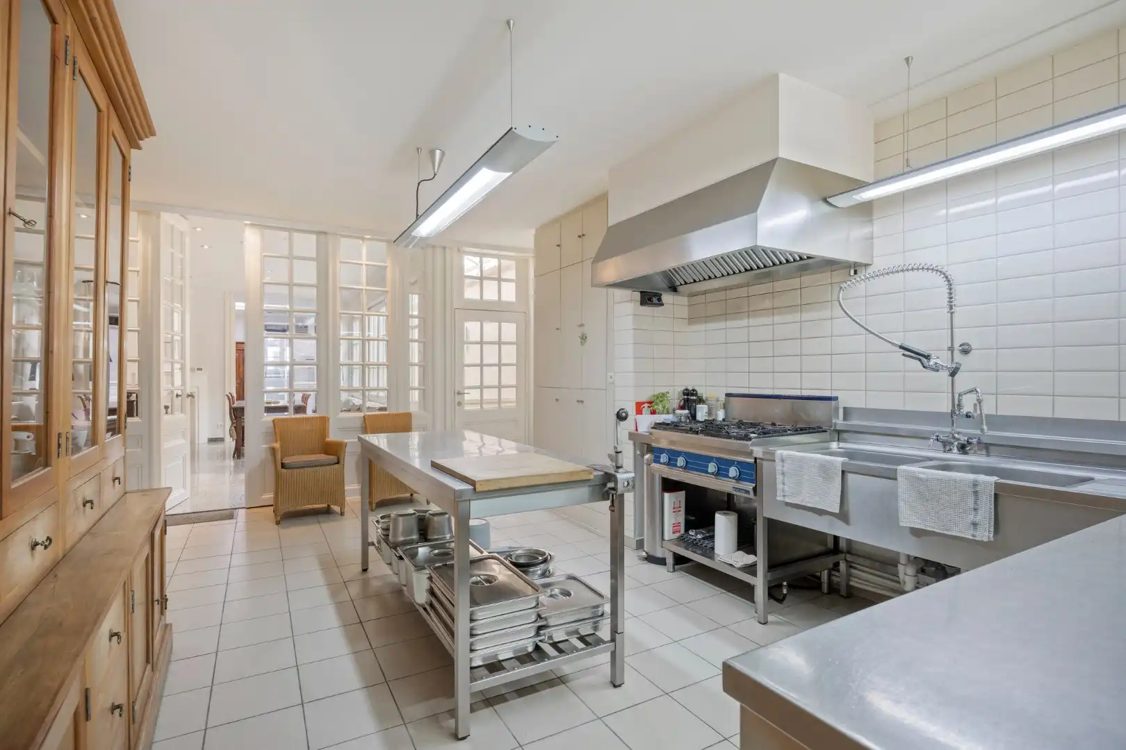 Ruime handelswoning met terras, dubbele garage en 2 parkeerplaatsen in Mol-centrum ! foto 5