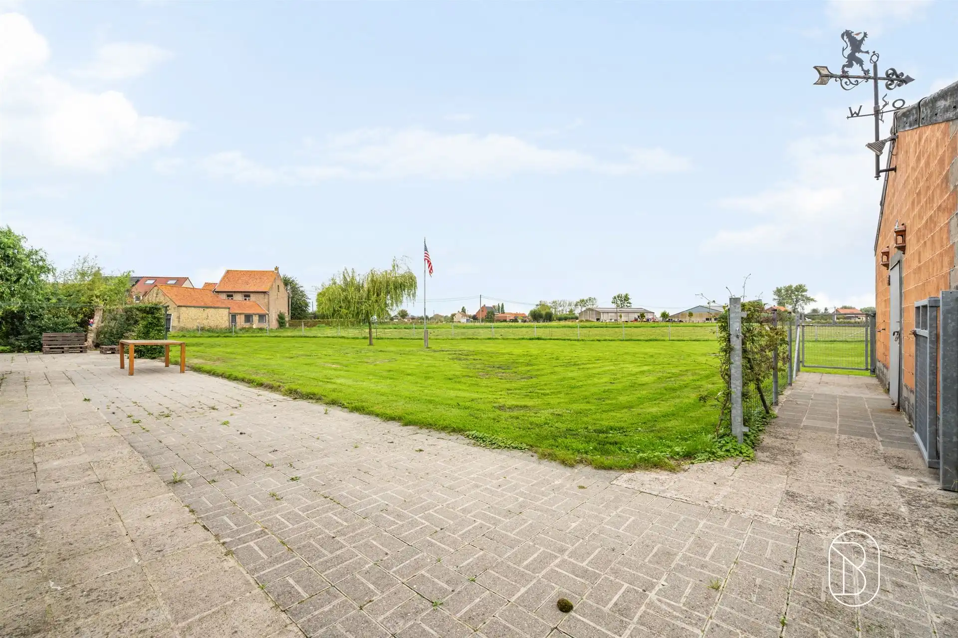 Karaktervolle hoeve met schuur en loods foto 8
