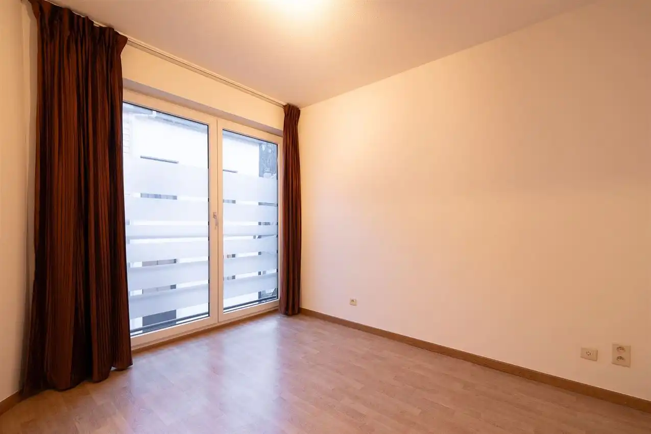 Stadswoning met vier slpk, garage te midden van centrum foto 10