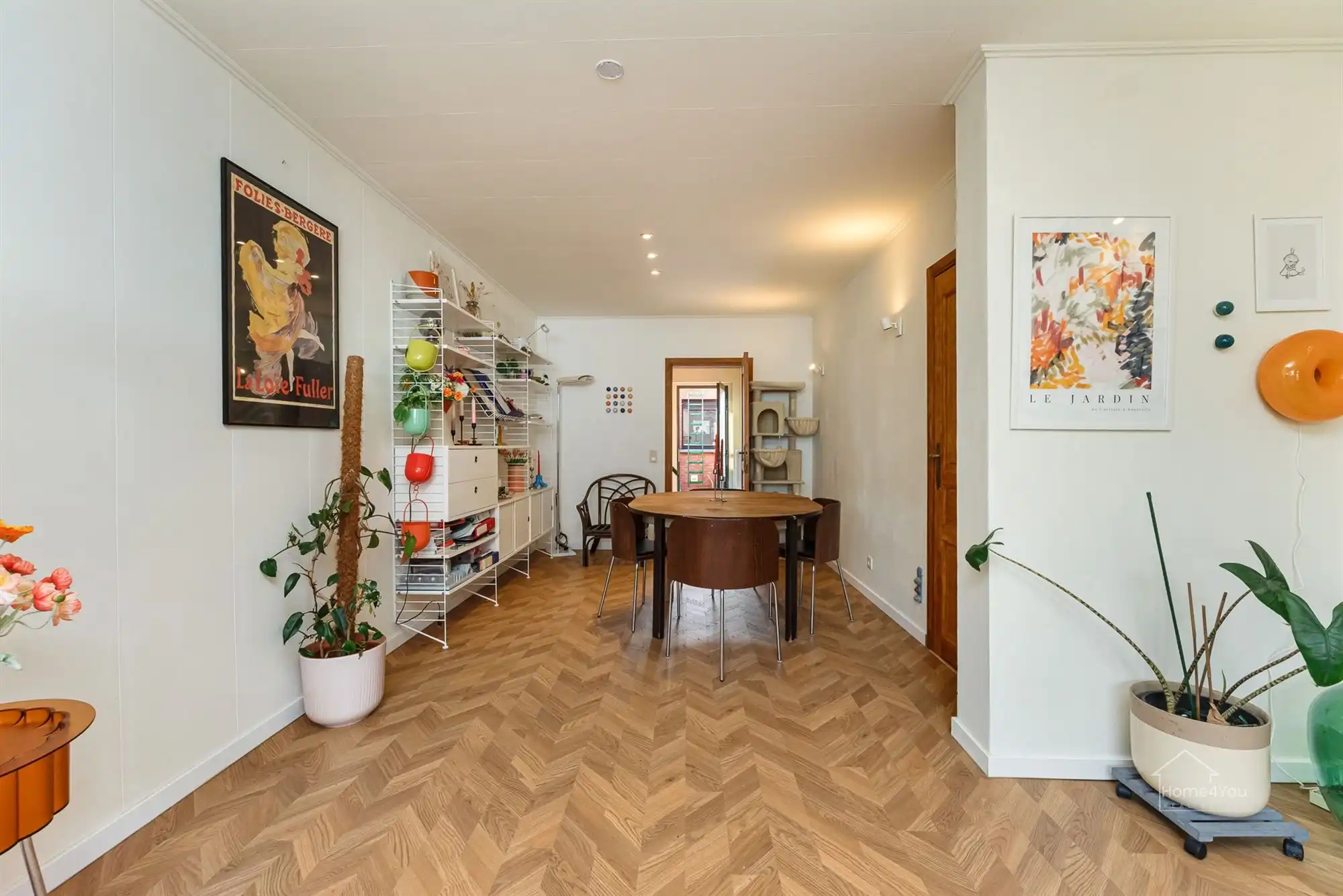 Instapklaar rijhuis met 2 slpk, vernieuwde keuken & badkamer foto 4