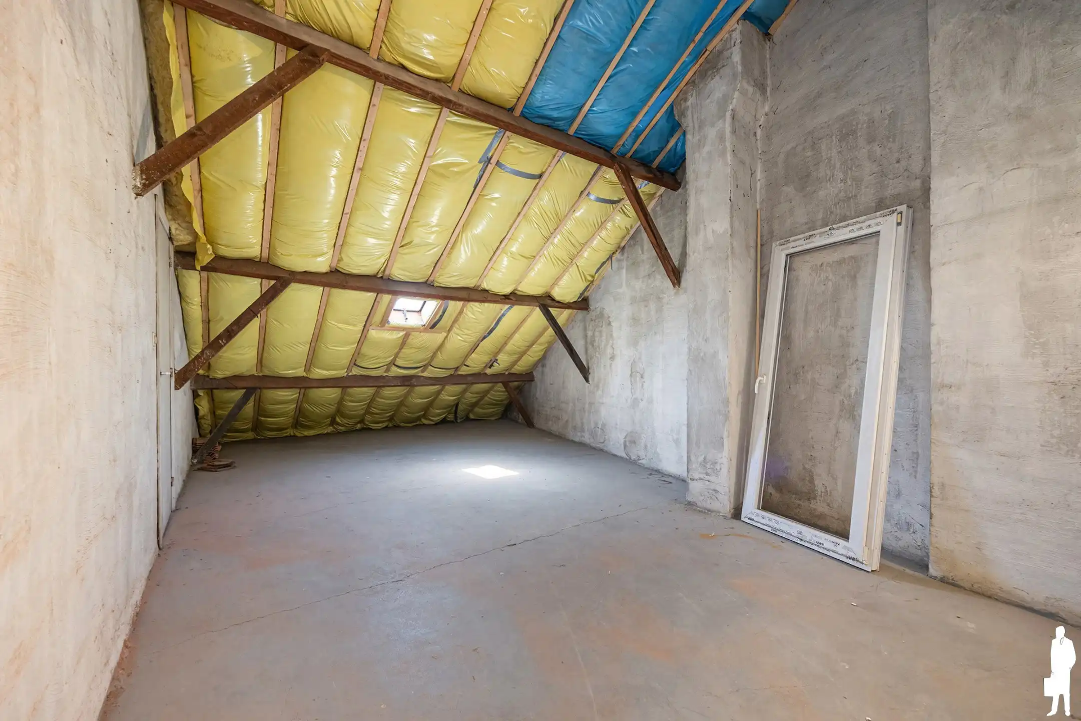 Gerenoveerd 1-slpkappartement met terras in hartje Beveren foto 12