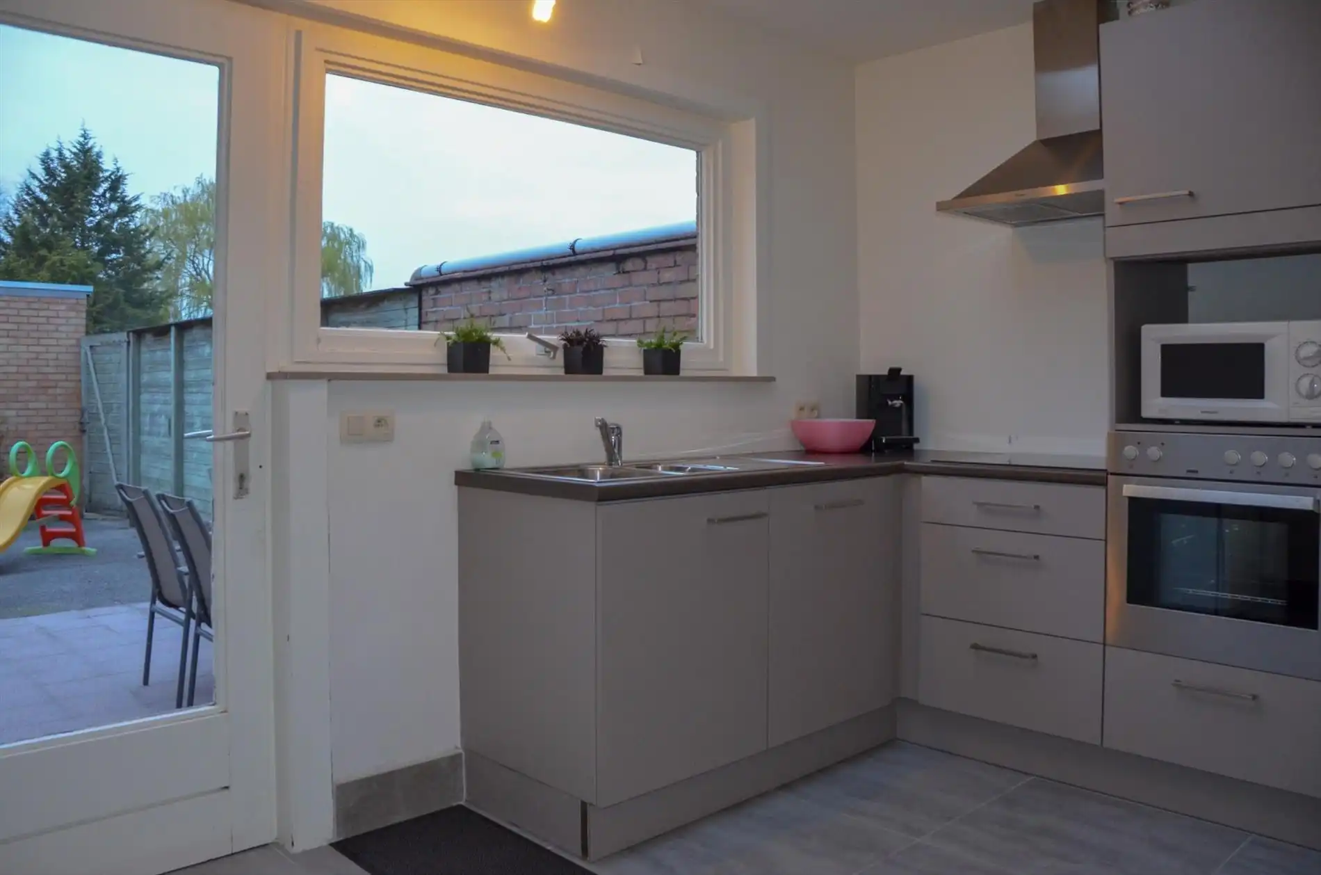 Woning met 3 slaapkamers en ruime stadskoer. foto 8