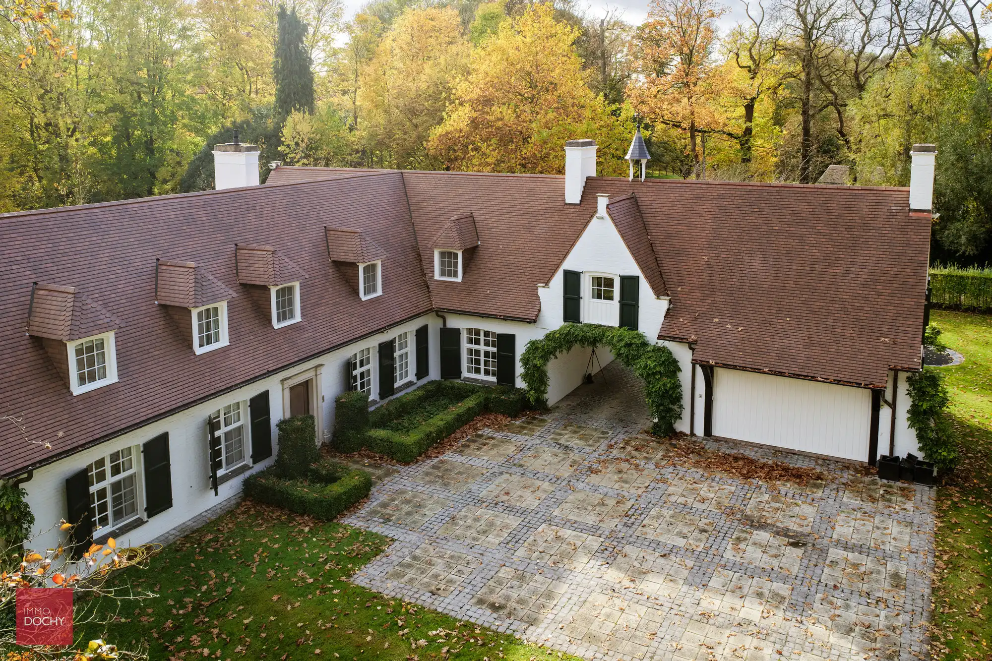 Instapklare ruime villa in residentiële buurt foto 4