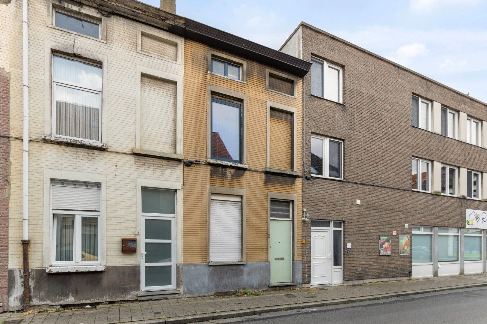 Te renoveren woning met vier slaapkamers foto 4