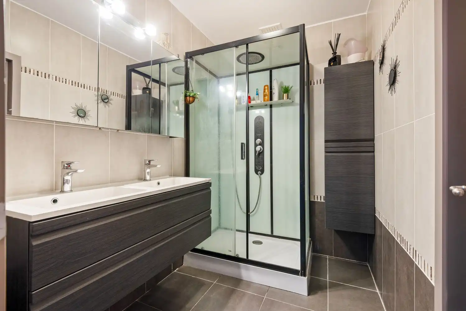 Tof gelijkvloers appartement met 2 slaapkamers, tuin en zwembad foto 11