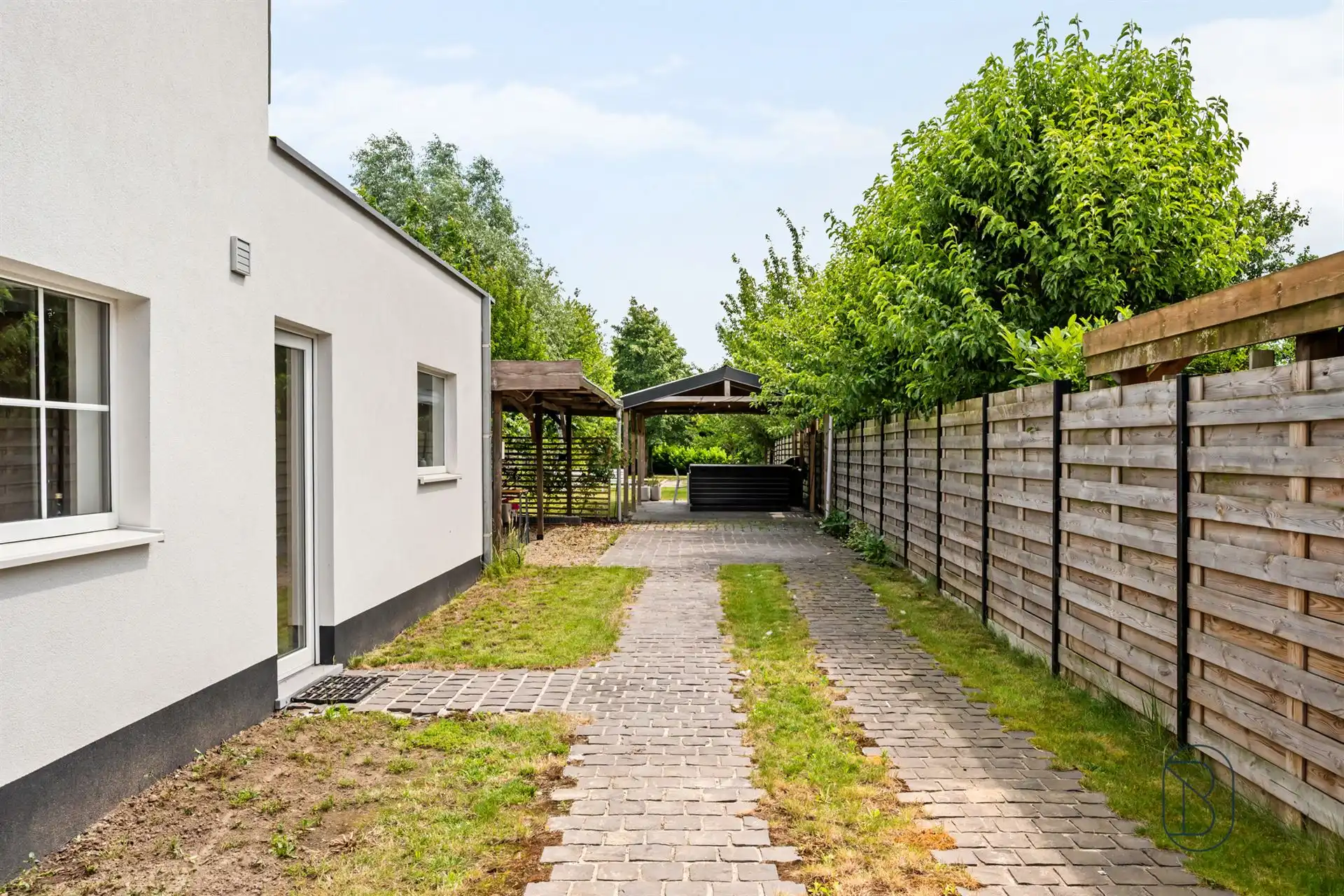 Knap gerenoveerde woning met 3 à 4 slk, en zwemvijver foto 20
