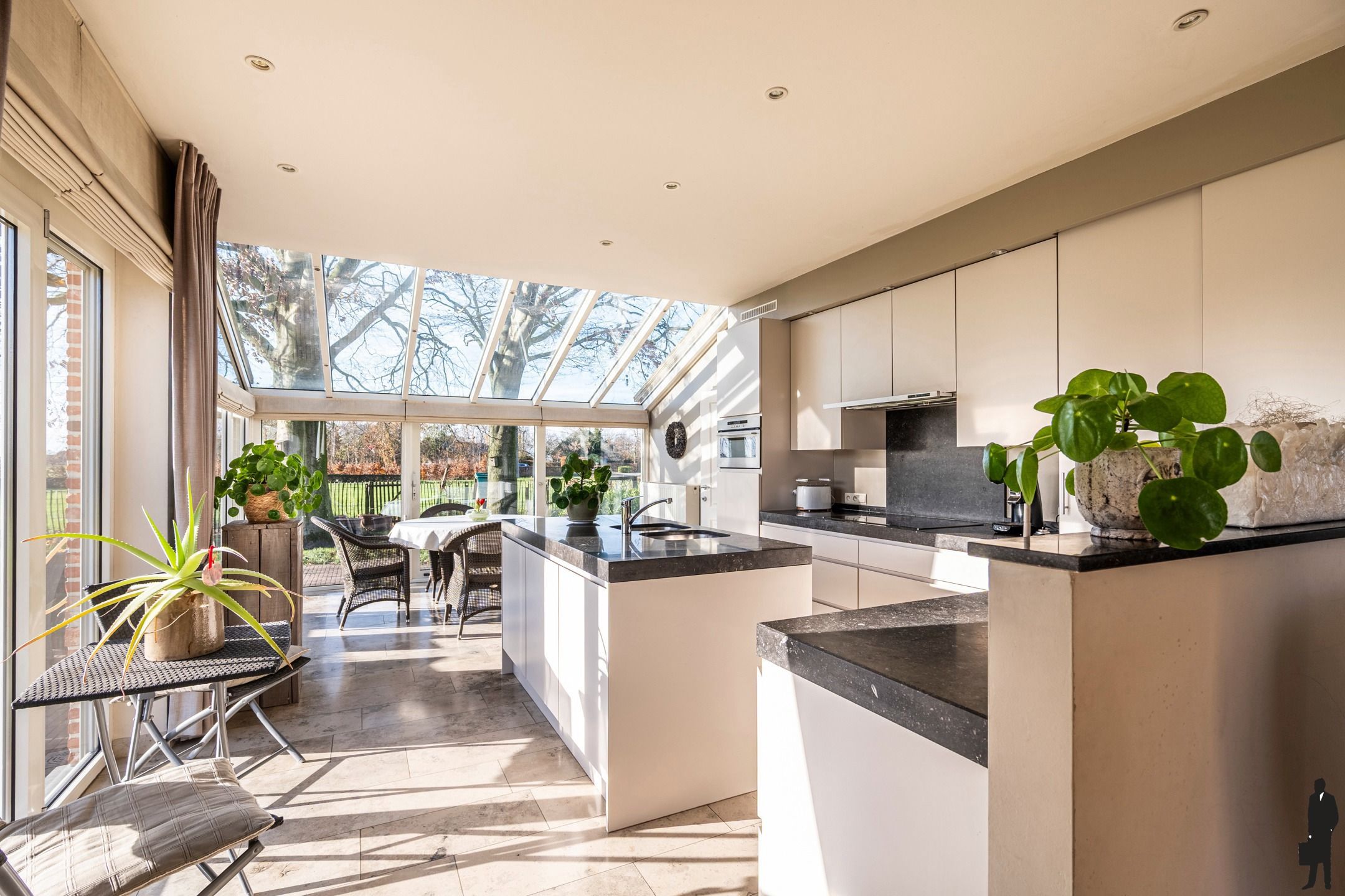 Landelijk gelegen woning in Minderhout op ca 9.000 m² grond foto 27