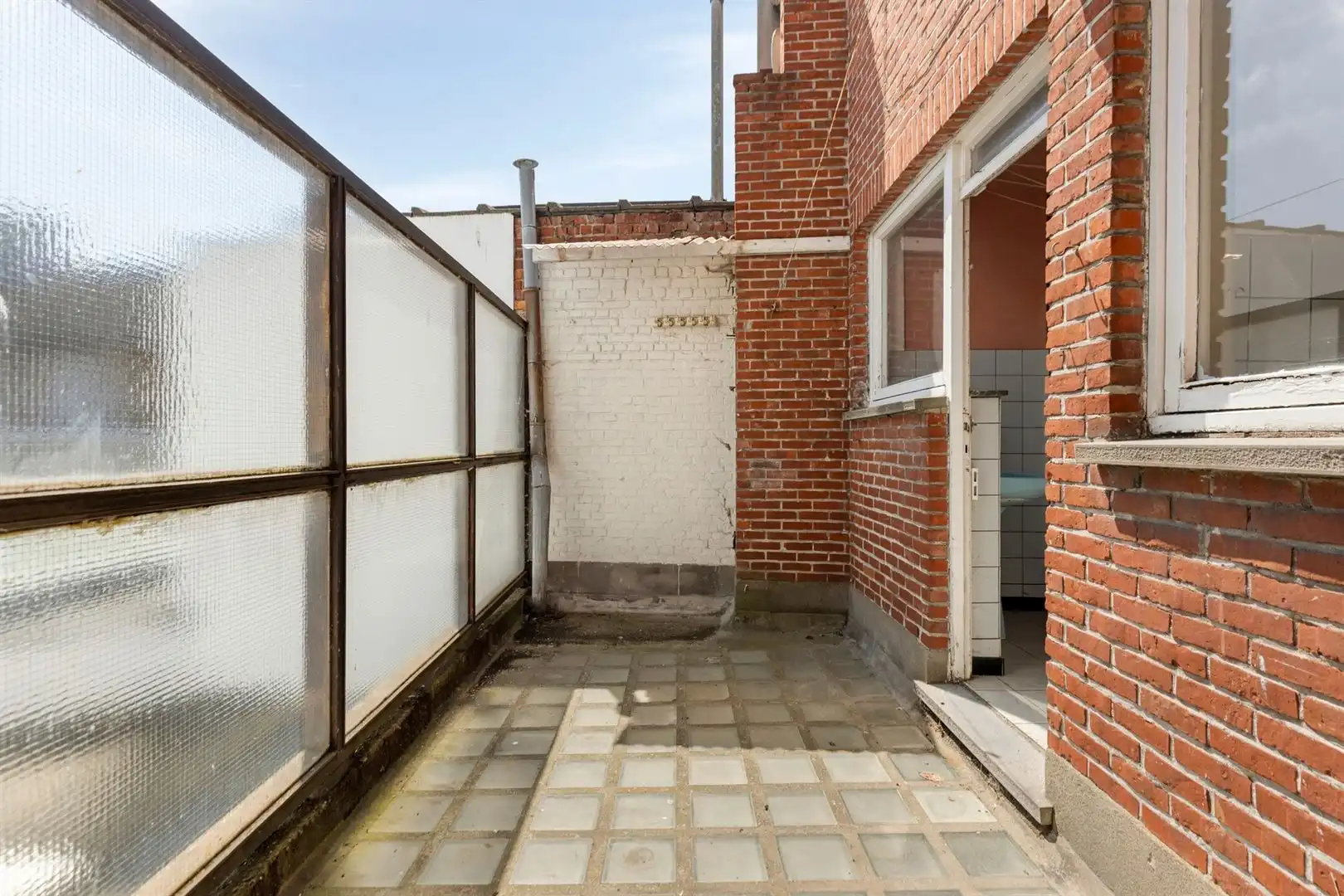 Te renoveren bel-étage met garage en 4 slaapkamers gelegen aan het station van Gent. foto 14
