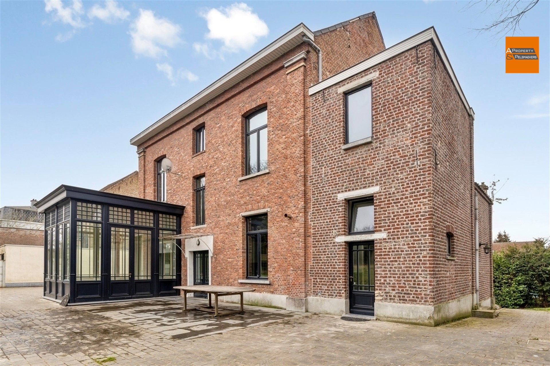 Kantoorruimte met woonst  in een ruime herenhuis met 6 slpk op 17 are in Machelen  foto 4