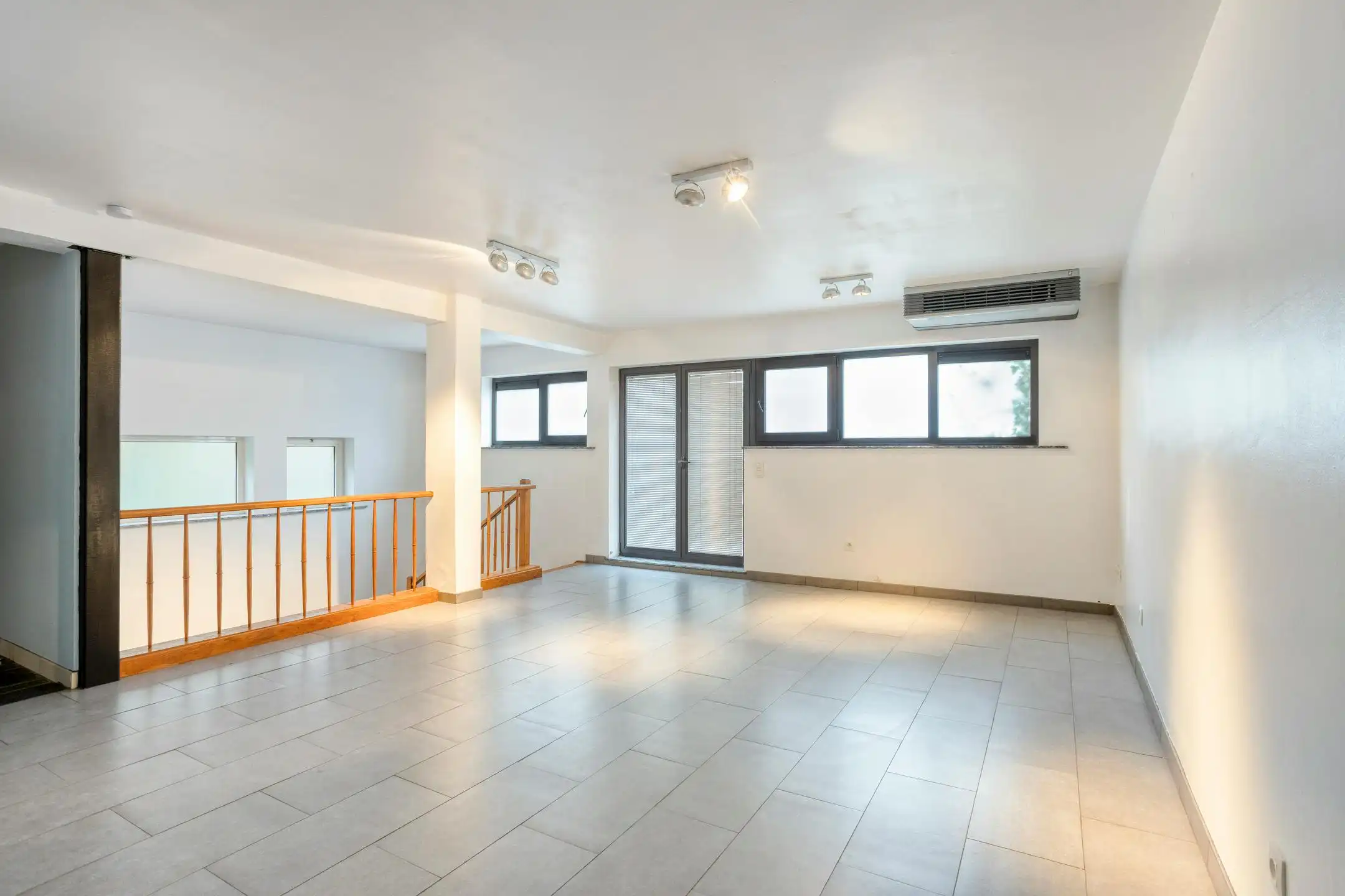 Driegevelwoning met extra studio/kantoor of praktijk, op een toplocatie in het centrum van Grimbergen! foto 15