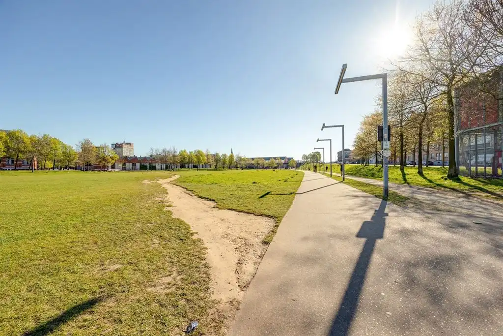 Recent appartement met groot zonneterras pal aan Park Spoor Noord foto 16