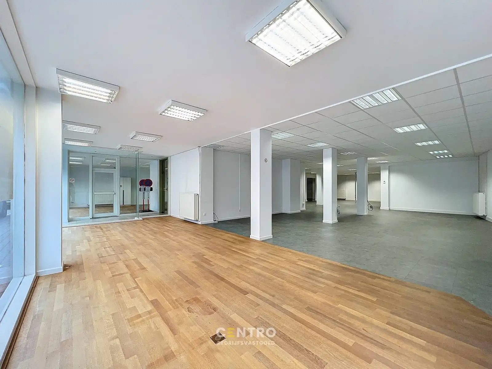 Unieke kantoor- en winkelruimten van ± 450m² te Roeselare - dicht bij de Grote Markt aan héél AANTREKKELIJKE prijs! foto 4