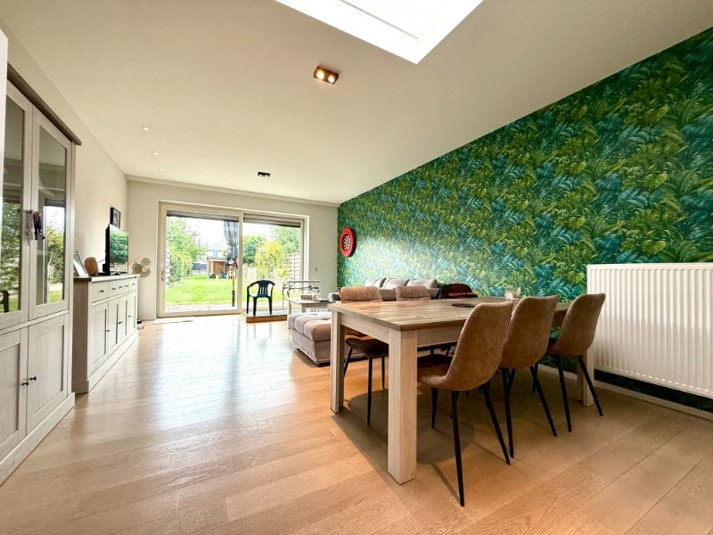 Moderne rijwoning met 2 slaapkamers, tuin en parkeerplaats foto 3