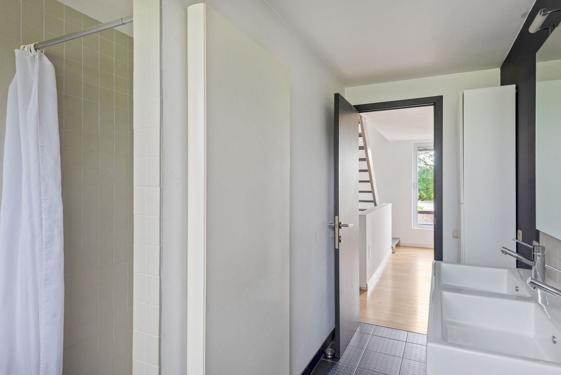 Recente HOB met open weids groen zicht in rustige buurt foto 25
