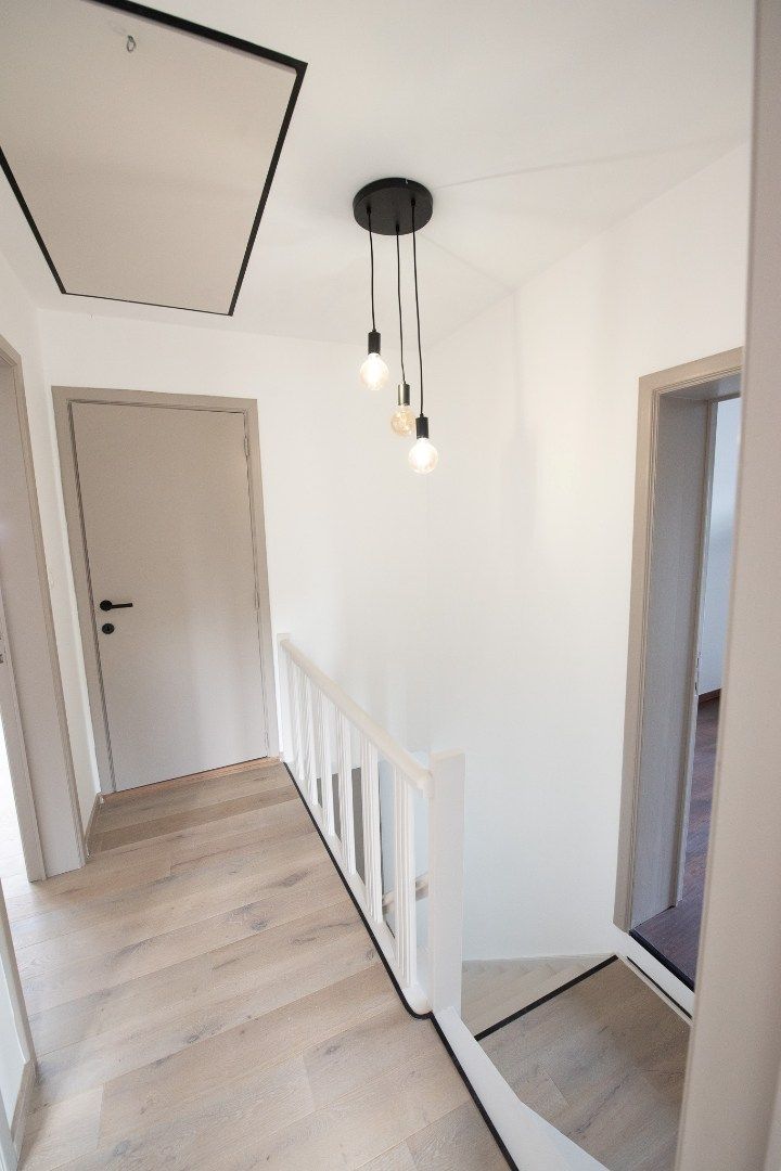 Knap gerenoveerde halfopen bebouwing met 3 slpks, garage & carport! foto 19