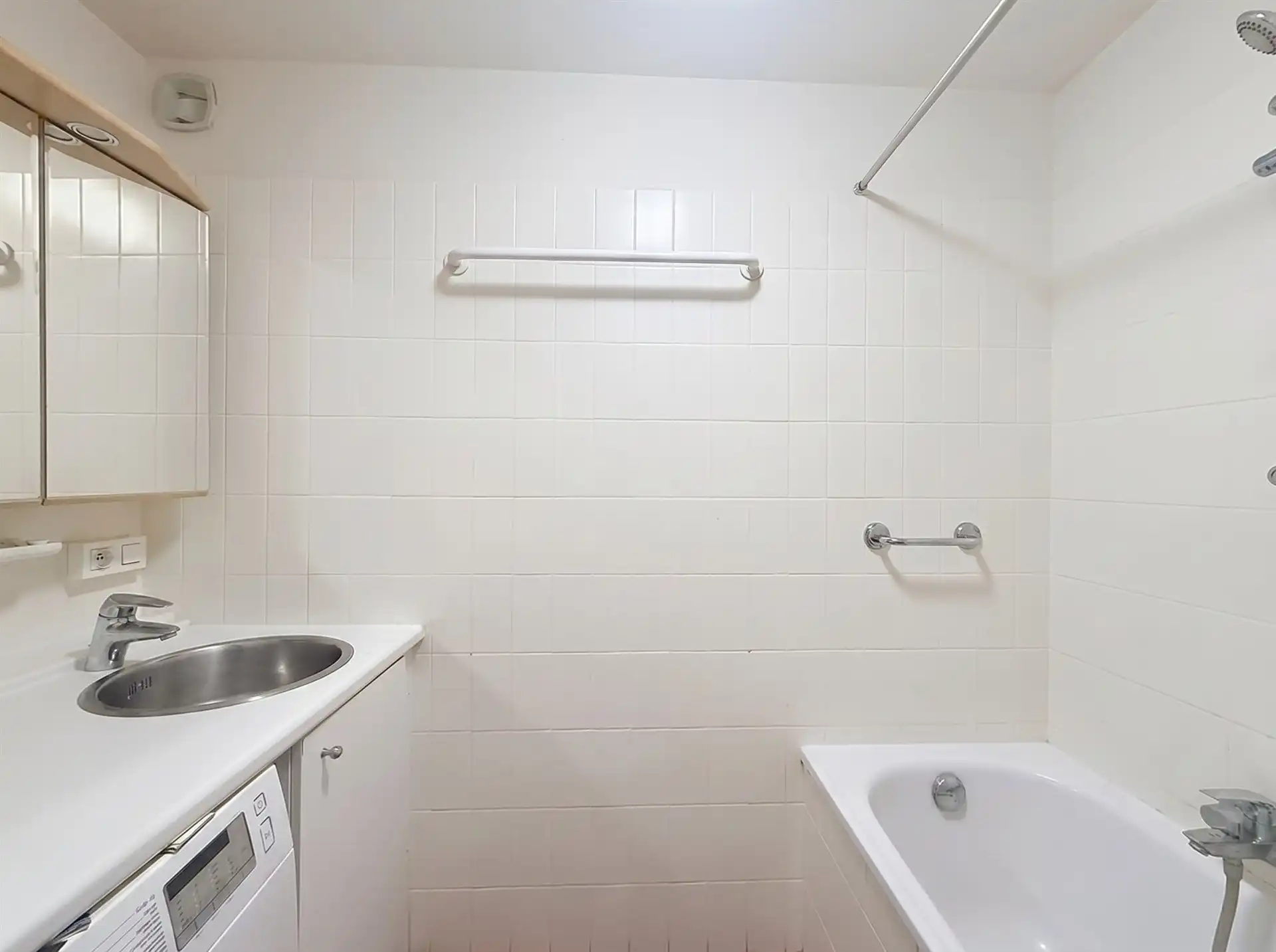 Instapklaar appartement met 2 slaapkamers op toplocatie in Linkeroever! foto 13