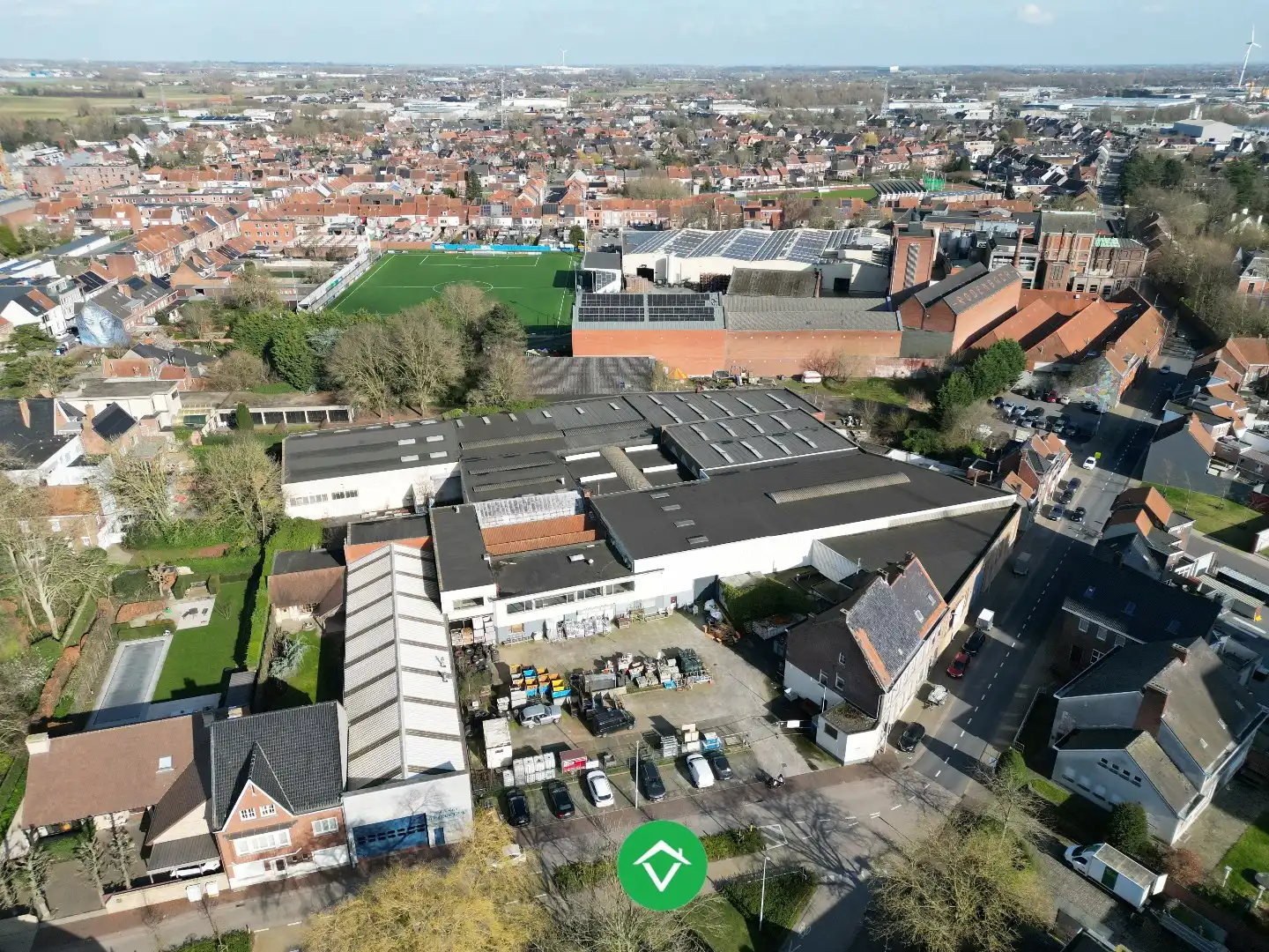 Projectzone van 7635 m² op een uiterst gunstige ligging te Roeselare foto {{pictureIndex}}