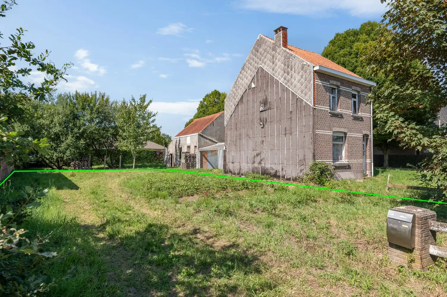 Bouwgrond voor halfopen woning te koop in Ranst (634 m²) foto {{pictureIndex}}