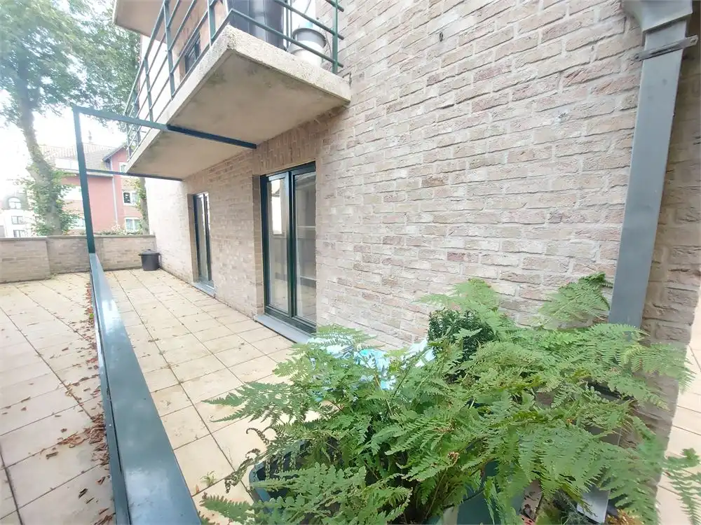 Ruim en lichtrijk app. met 2 slpks + garage mogelijk foto 11