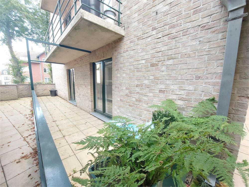 Ruim en lichtrijk app. met 2 slpks + garage mogelijk foto 11