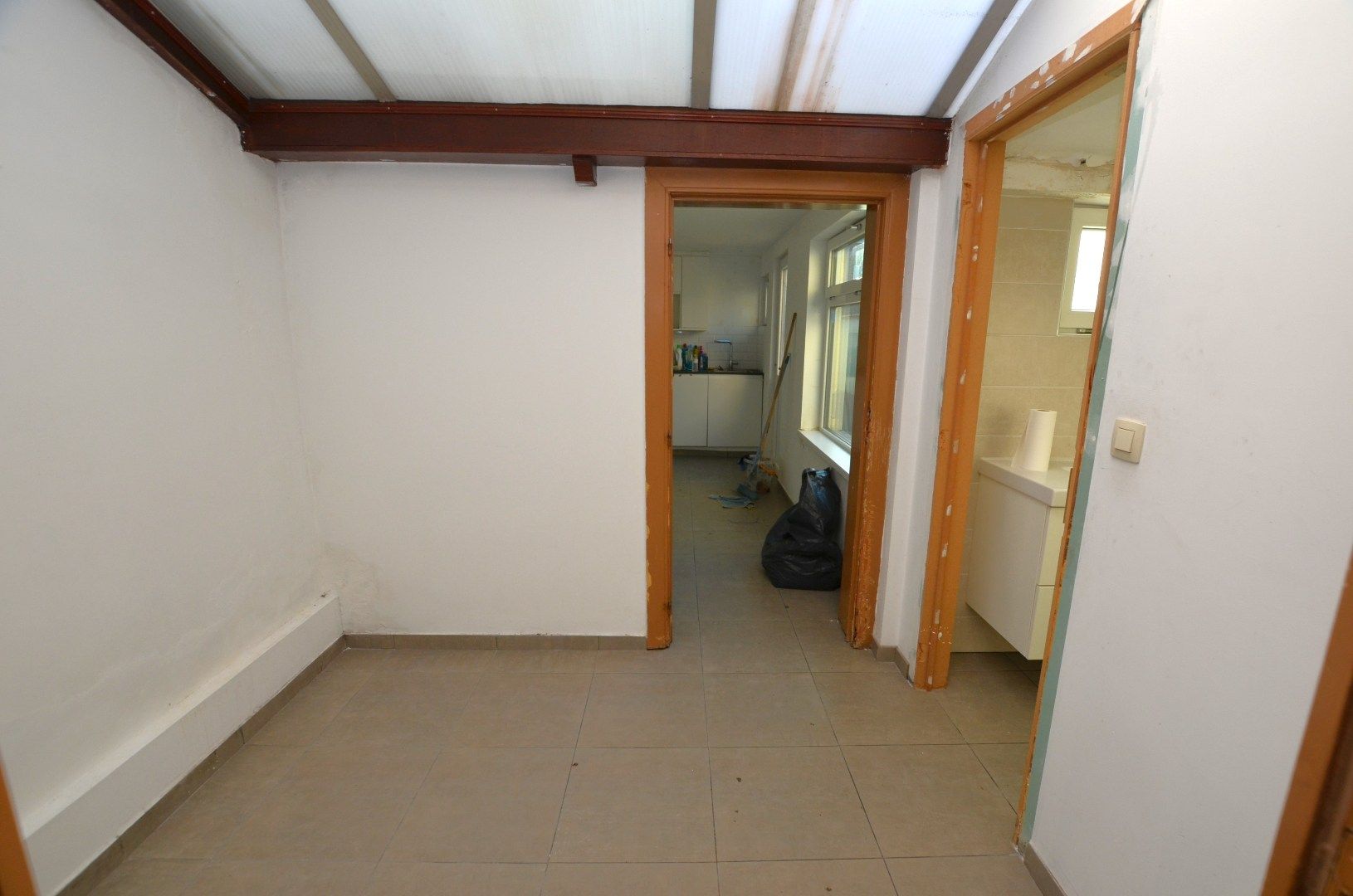 Gedeeltelijk gerenoveerd woonhuis foto 5