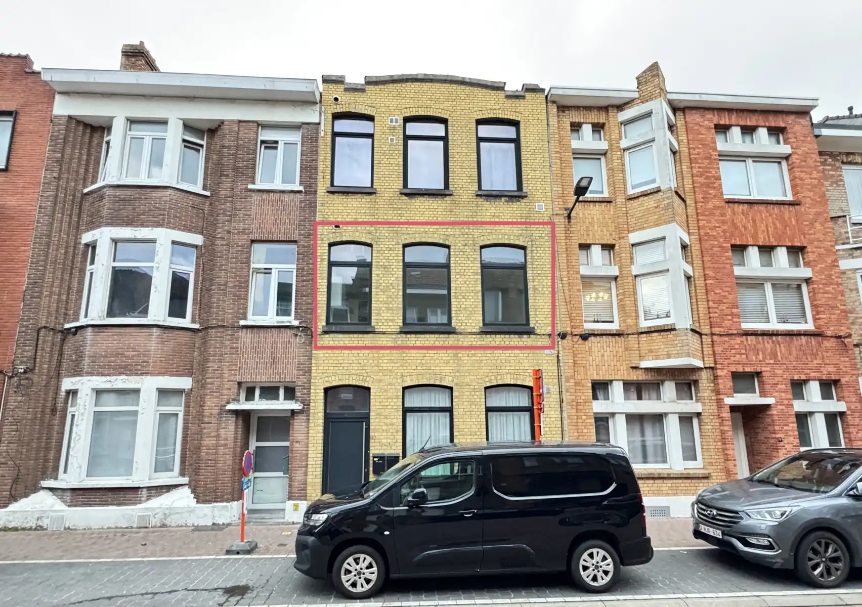 Gerenoveerd tweeslaapkamer appartement te Oostende. foto {{pictureIndex}}