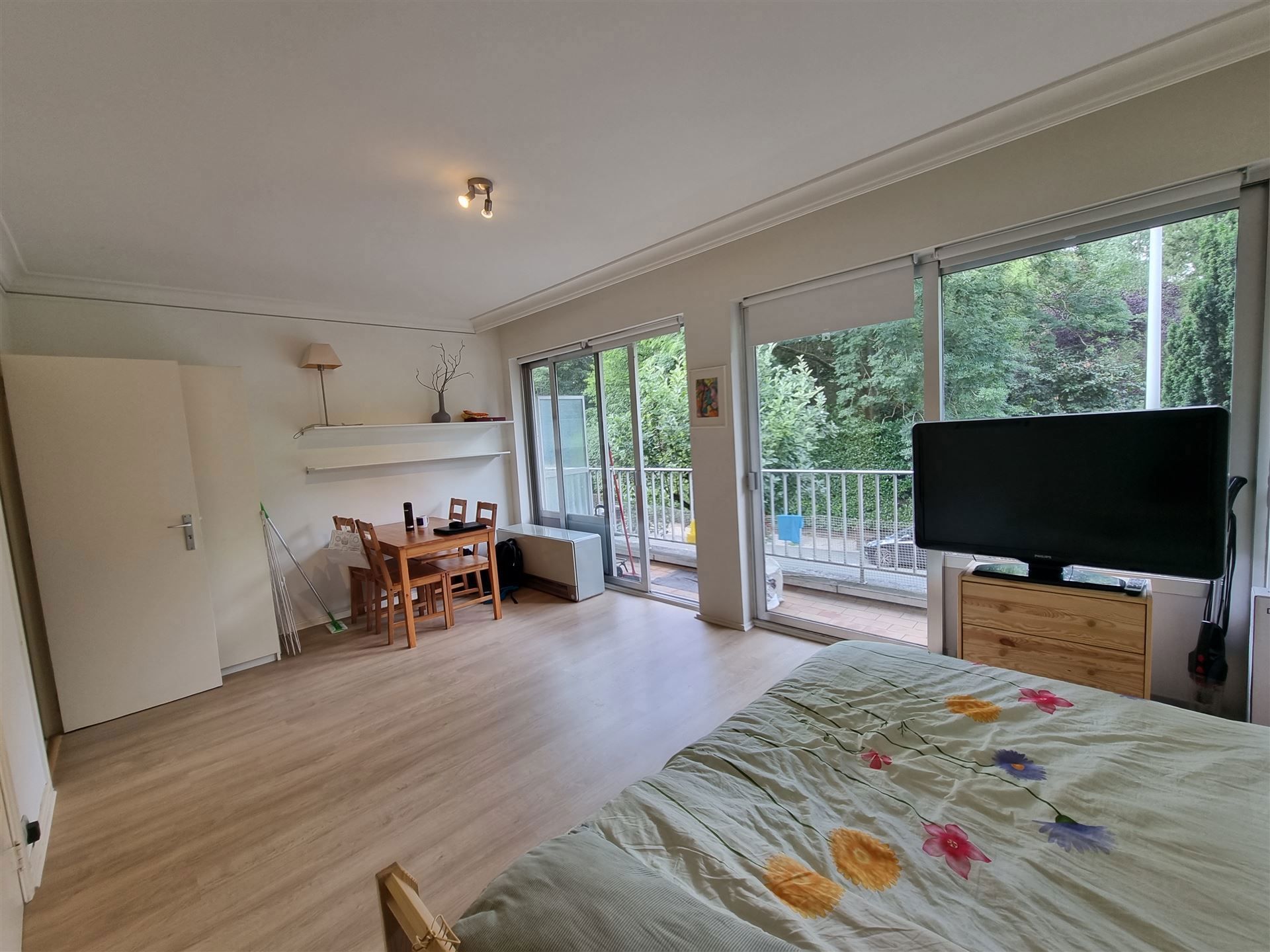 Flat/studio foto {{pictureIndex}}