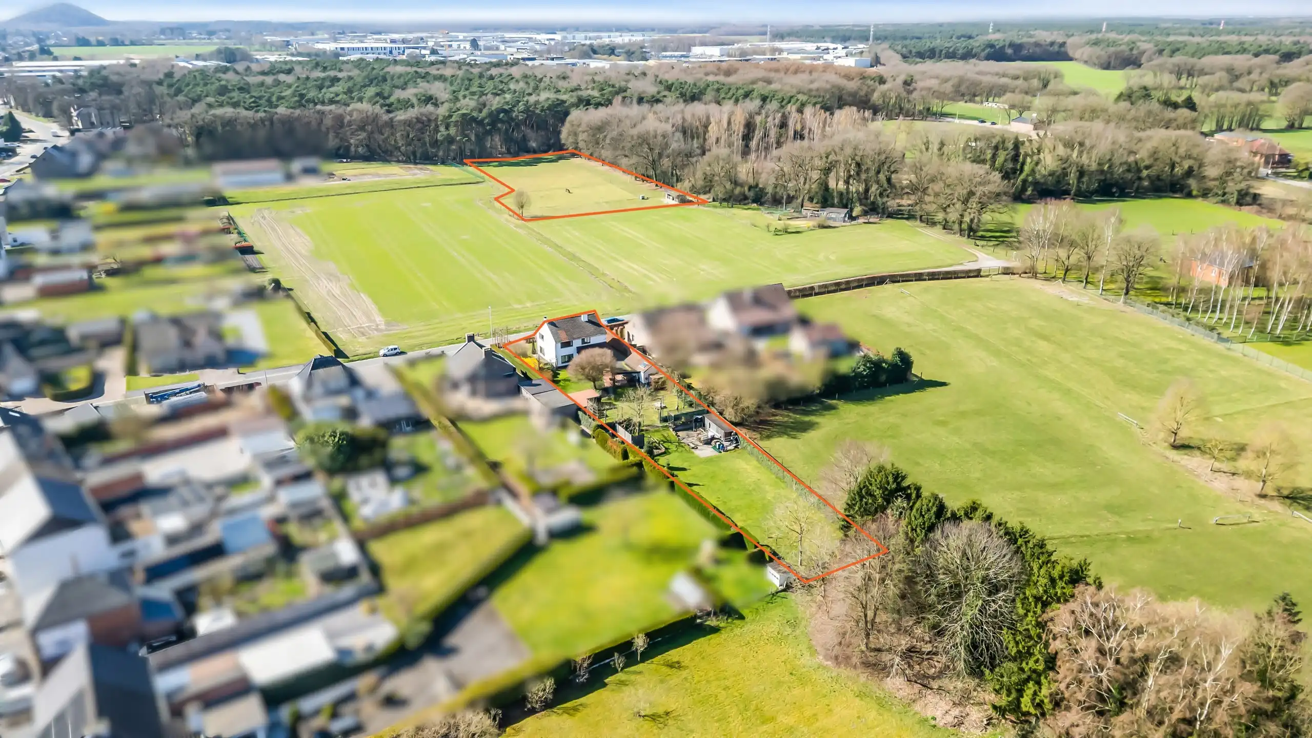 OPGLABBEEK - Gezinswoning met tuin, weide en paardenstallen  foto {{pictureIndex}}