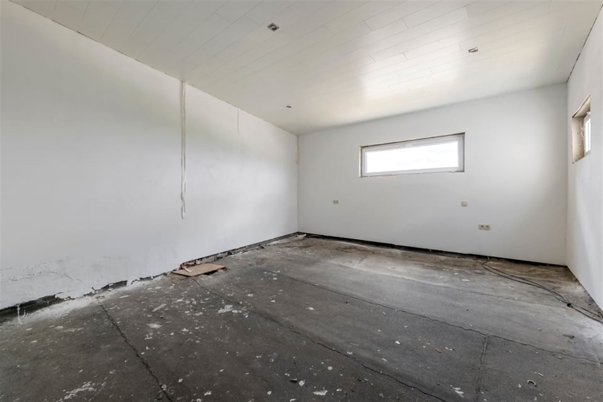 RUIME GEZINSWONIG MET VEEL POTENTIEEL EN EEN RUIME GARAGE IN SINT-TRUIDEN  foto 30