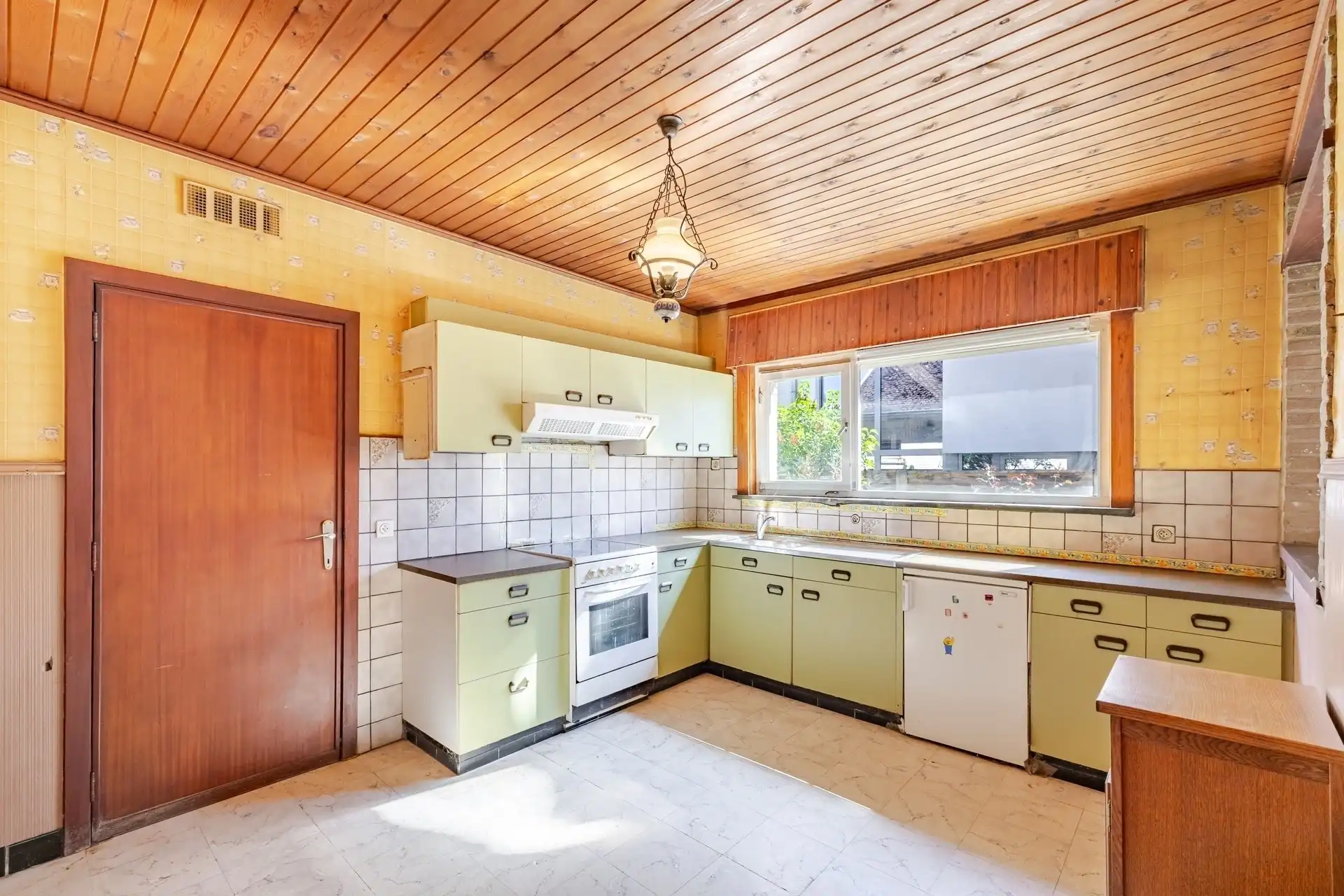 Interessante te renoveren bungalow in Massemen met groenzichten  foto 12