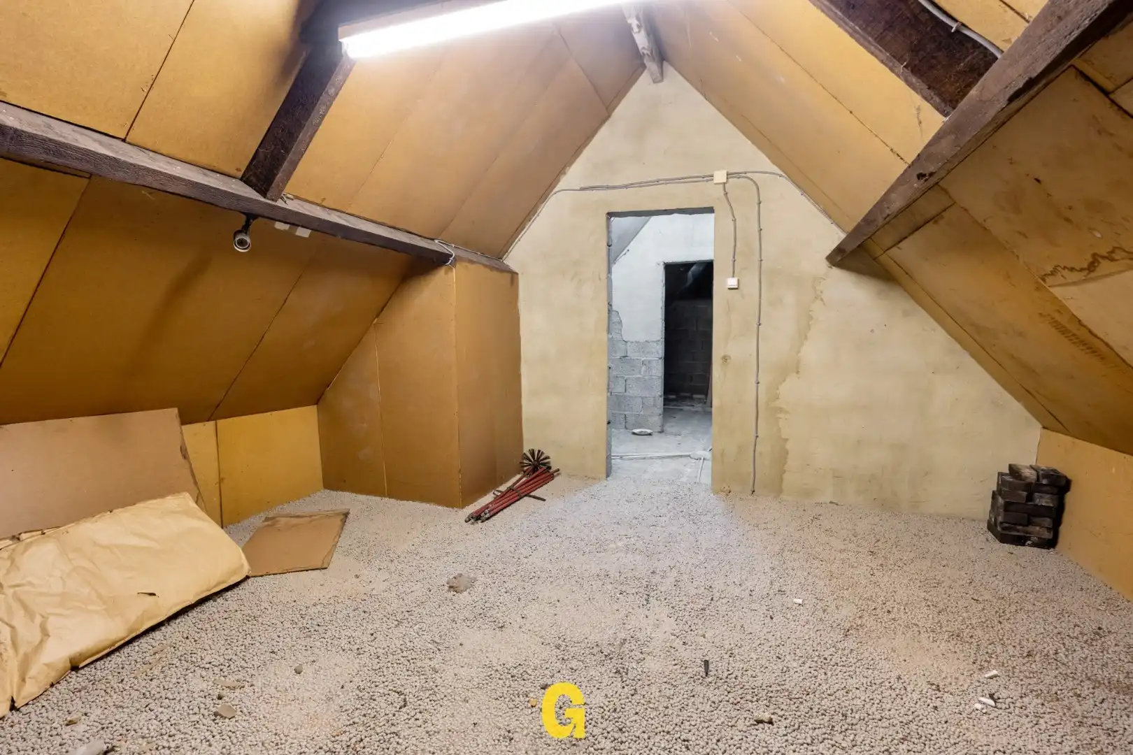 Op te frissen halfopen woning met 4 slaapkamers en achterliggende gronden op 33a 99ca, grenzend aan natuurgebied foto 19