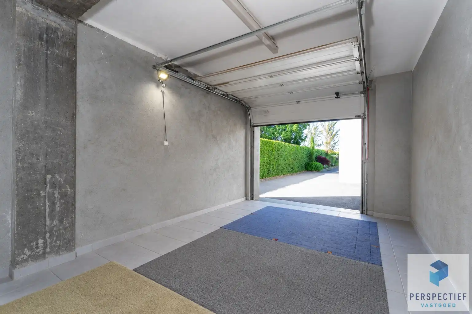 Ruime, instapklare woning met 4 slaapkamers, garage en magazijn op 970 m² foto 27