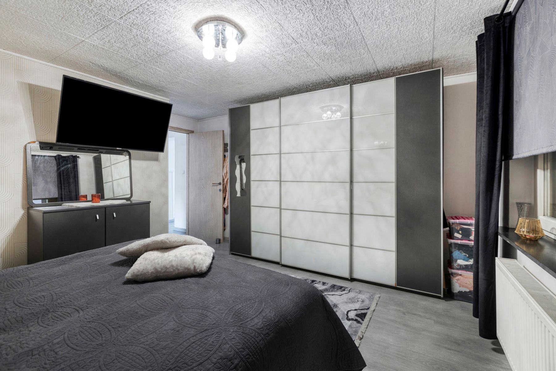 Gerenoveerde woning met 4 slaapkamers, veranda en zwembad. foto 21