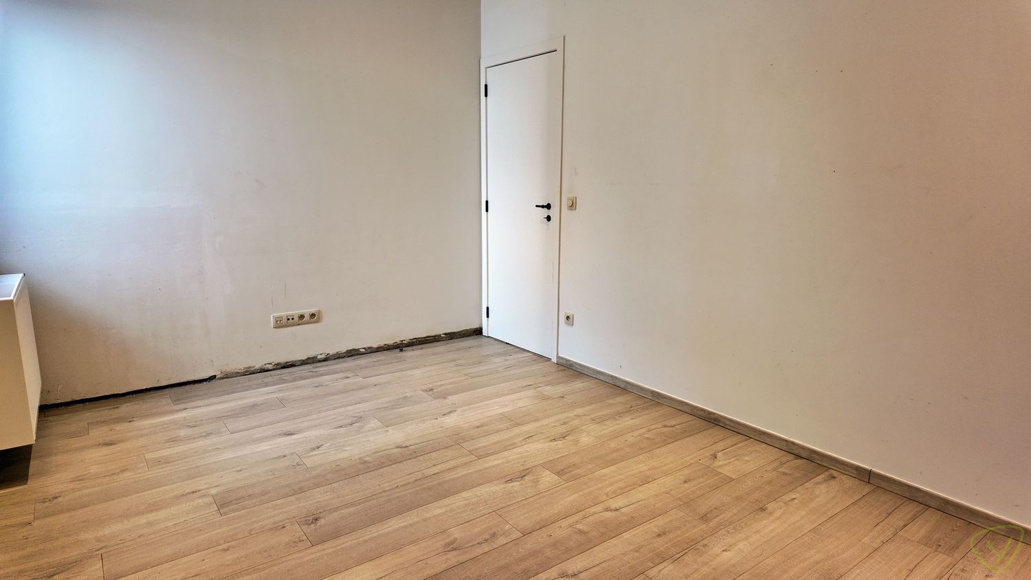 Gerenoveerde open bebouwing met 3 slaapkamers, zuidgerichte tuin en dubbele staanplaats! foto 12