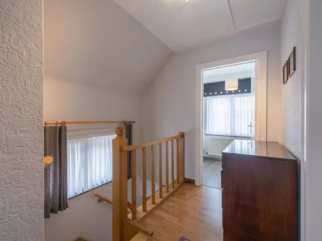 Verzorgde vrijstaande woning, grotendeels gerenoveerd foto 29