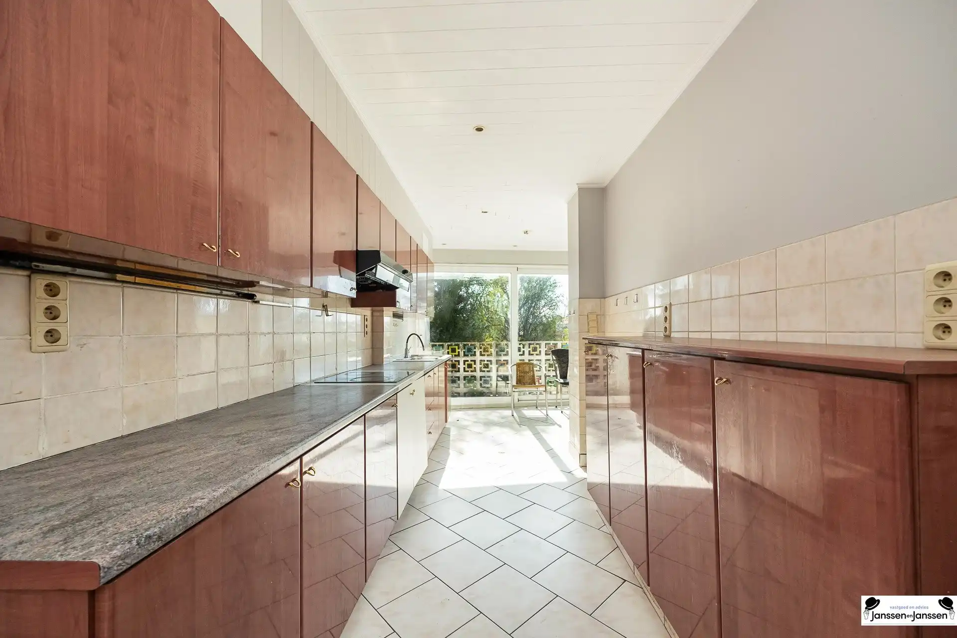 Te koop: Opbrengsteigendom op centrale locatie in Merksem! foto 9