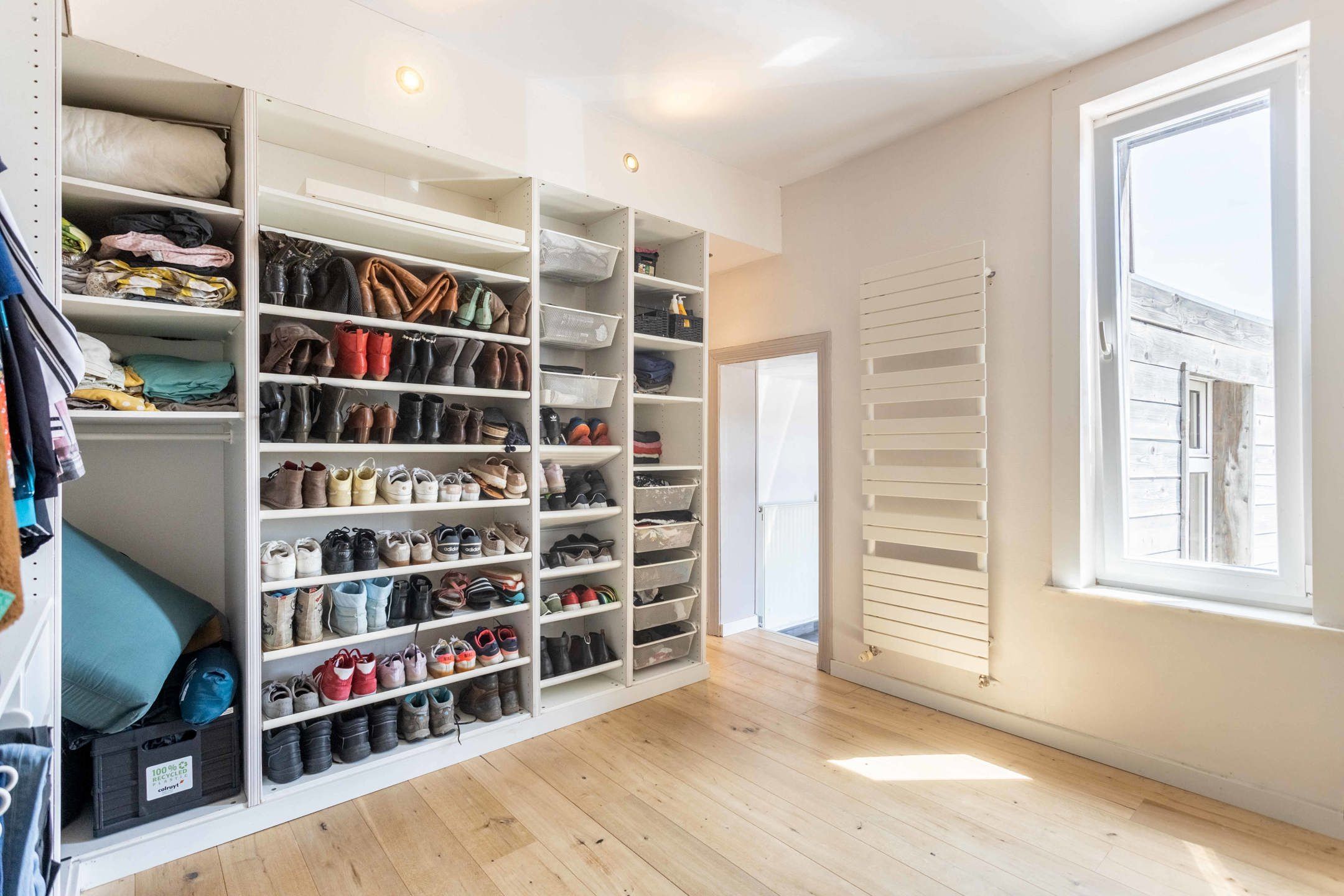 Instapklare & ruime woning op een toffe locatie foto 17
