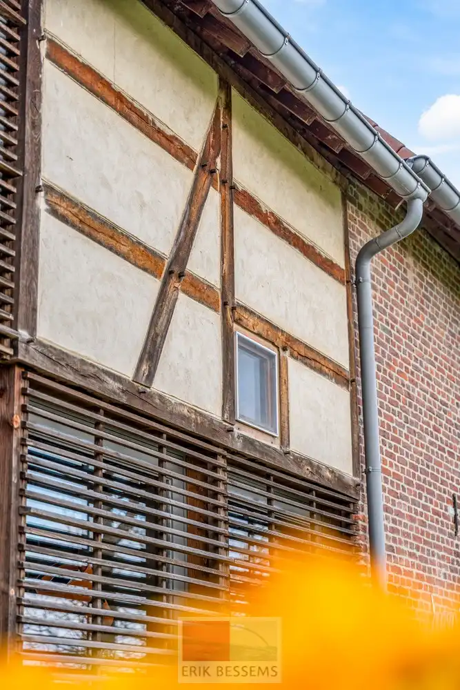 Een zeer karaktervol woonerf van maar liefst 3996 m² met bijzondere uitstraling, bestaande uit een prachtige hoofdwoning (voormalige schuur en stallen) en een charmant vakwerkhuis. foto 74