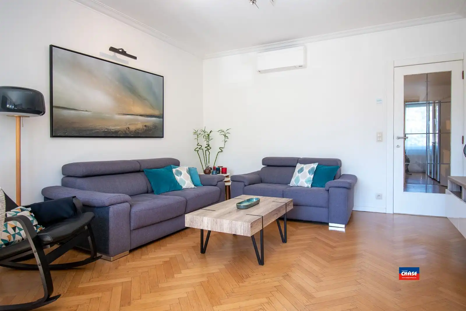 Modern en lichtrijk appartement met 2 slaapkamers en kelderberging. foto 5