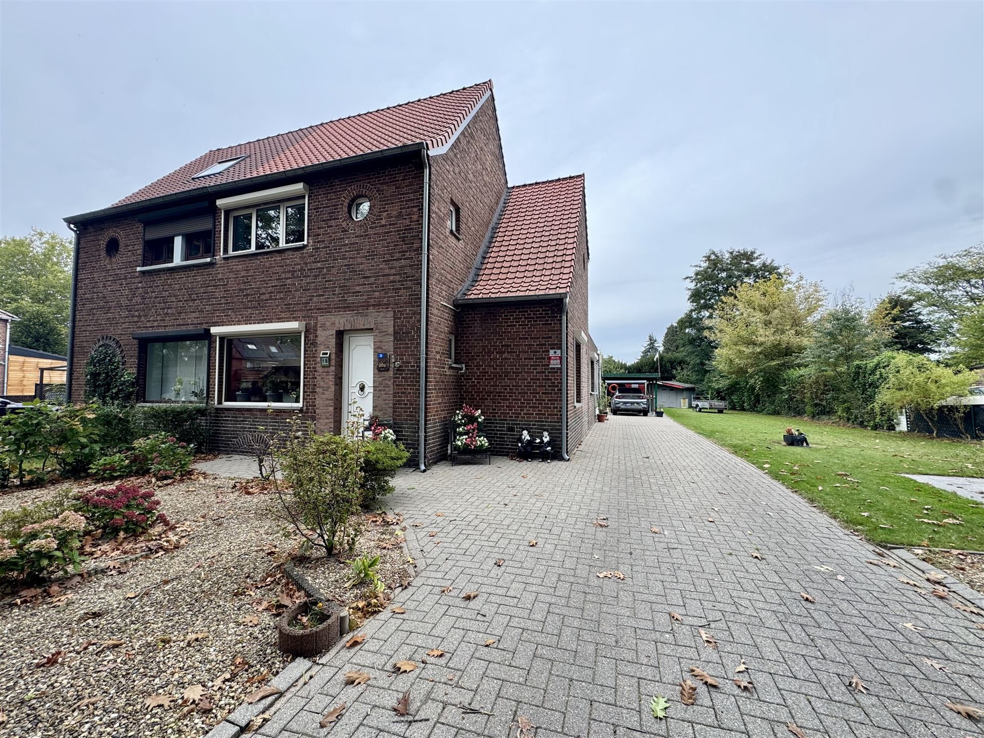 Hoofdfoto van de publicatie: Instapklare halfopen mijnwerkerswoning te koop 