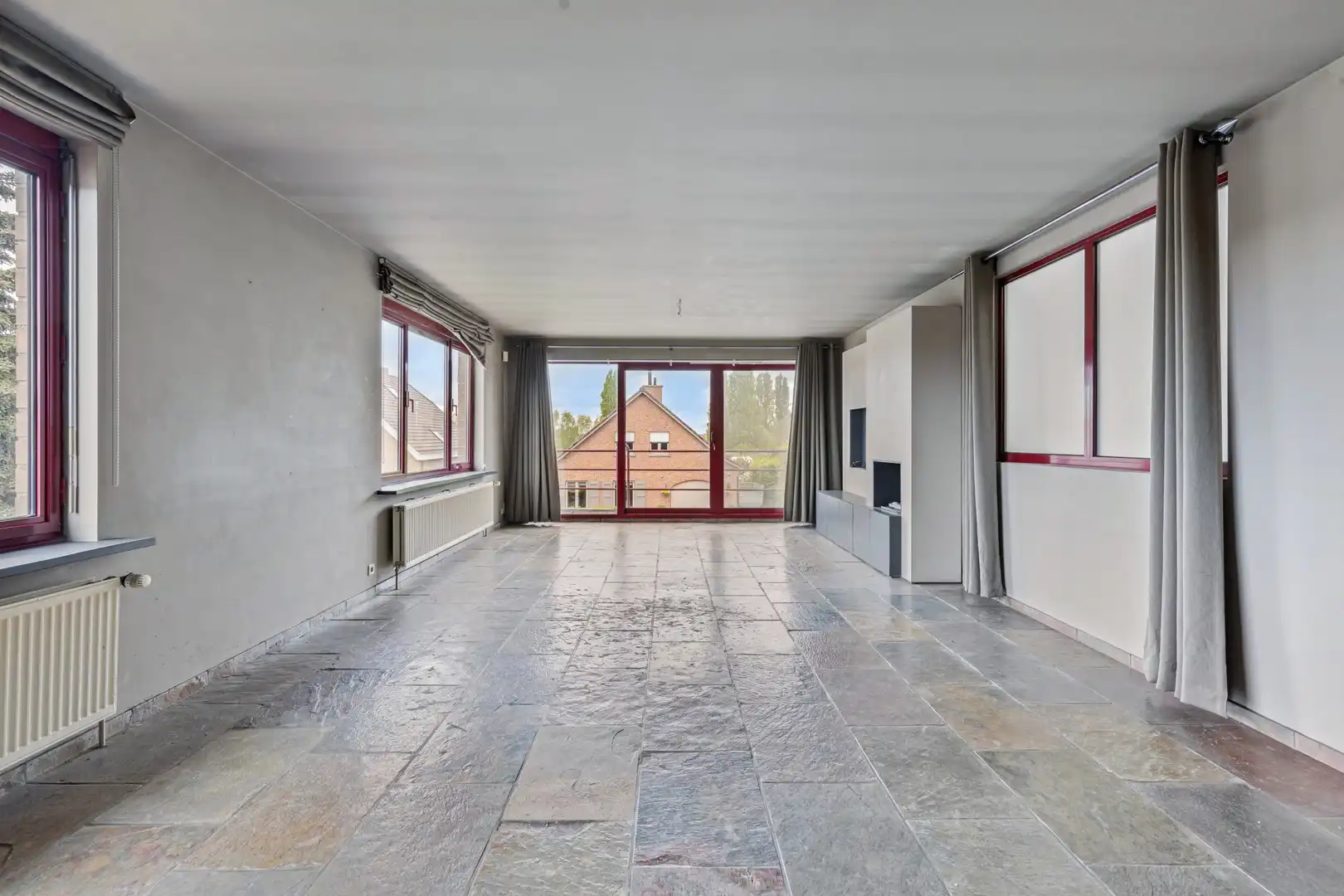 Handelspand met groot appartement foto 14